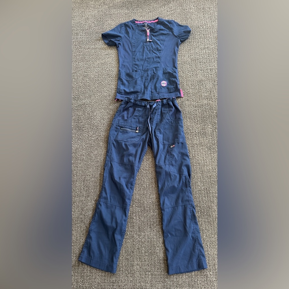 Koi Lite scrub set